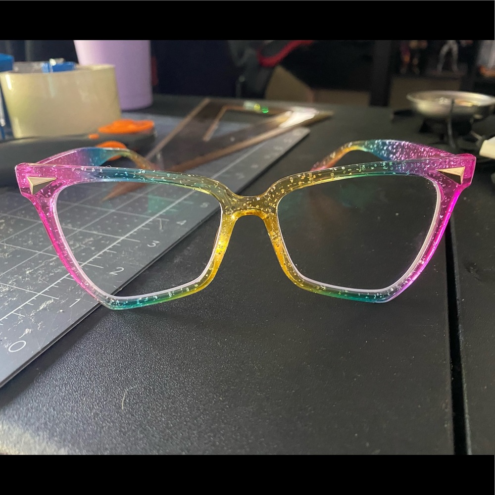 Blue light blocking glasses